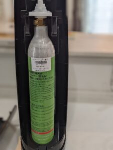 ソーダーストリーム　ネジ式　シリンダー